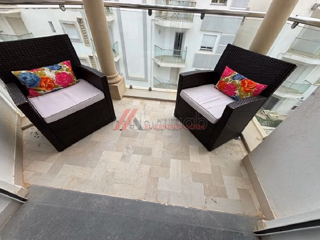 Appartamento in vendita. Superficie totale 120 m². Terrazzo e garage. 