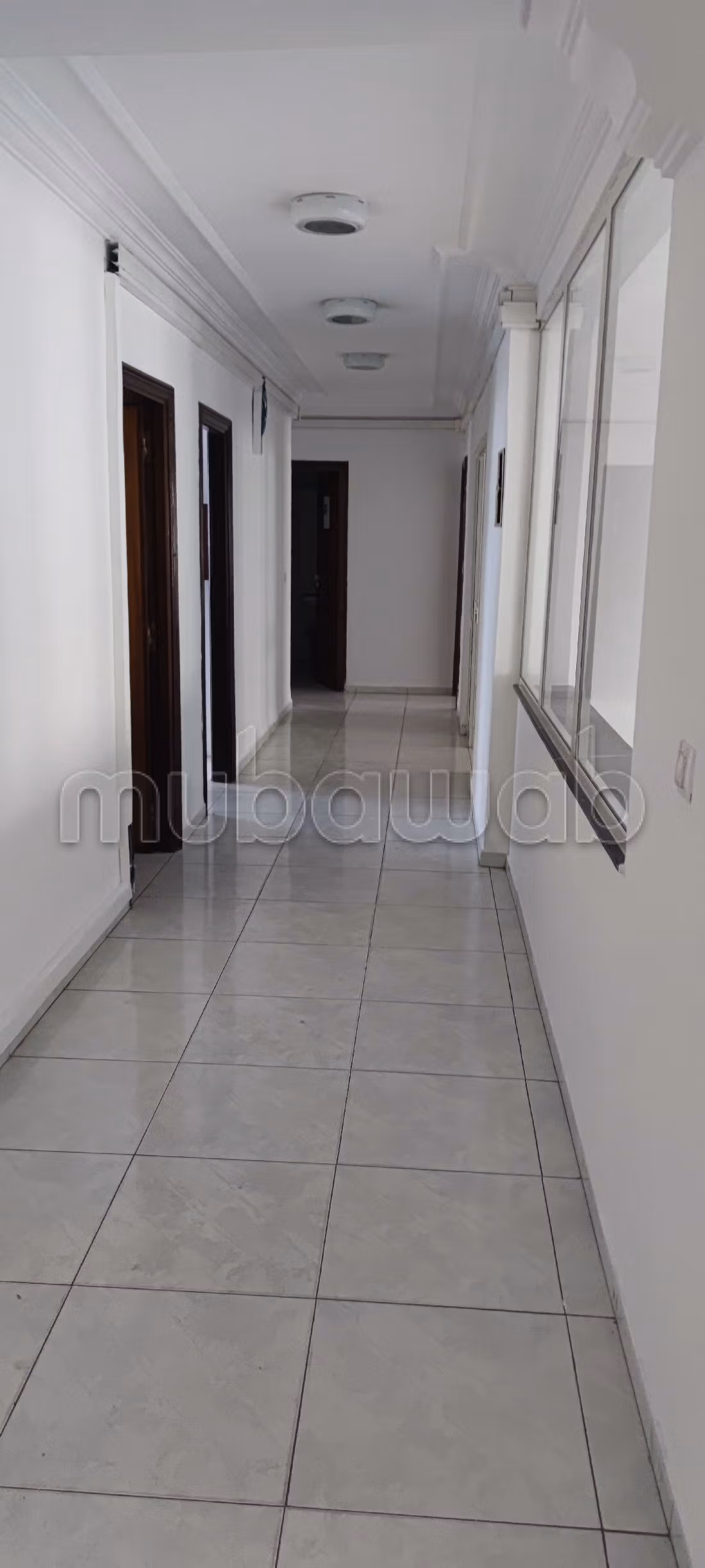 عقارت تجارية للكراء براسين. المساحة 262 م². إقامة بالبواب ، ومكيف هوائي. 
