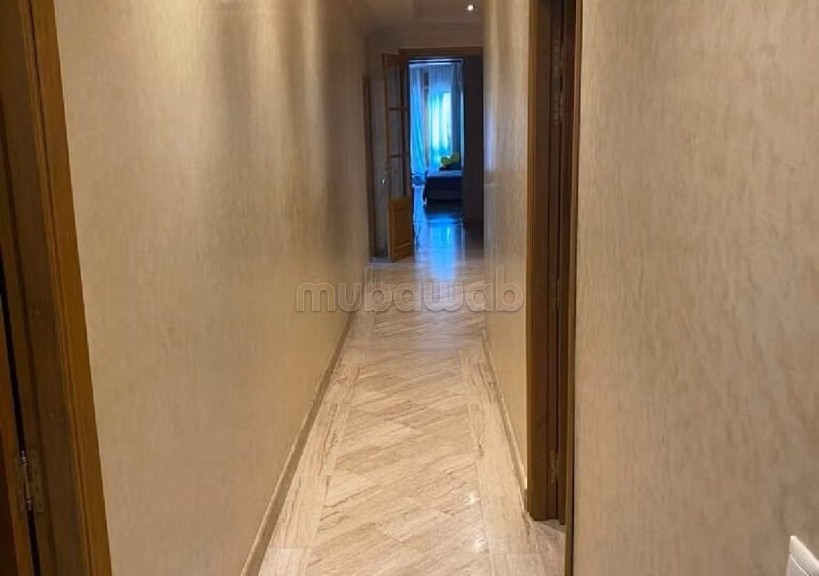 Appartement a louer a tanger avec pisicine et jardin surface 278m²