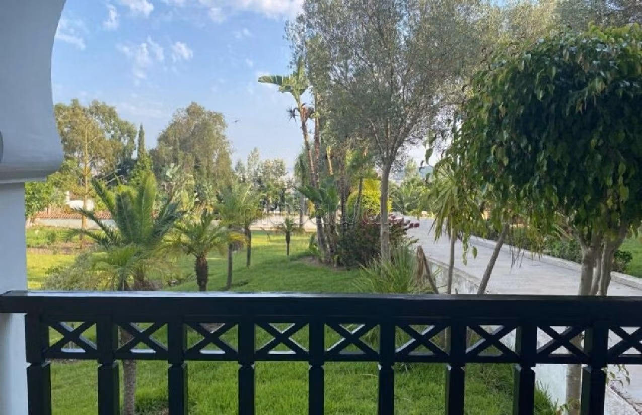 Appartement a louer a tanger avec pisicine et jardin surface 278m²