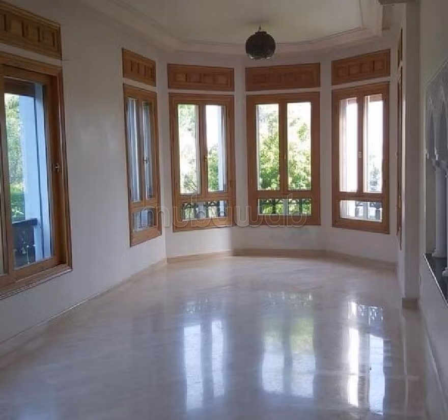 Appartement a louer a tanger avec pisicine et jardin surface 278m²