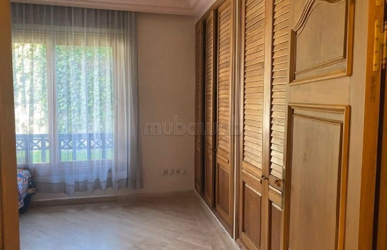 Appartement a louer a tanger avec pisicine et jardin surface 278m²