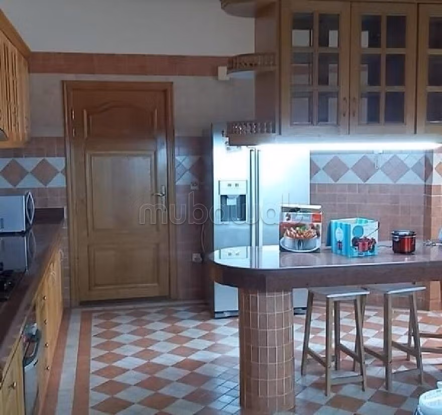 Appartement a louer a tanger avec pisicine et jardin surface 278m²