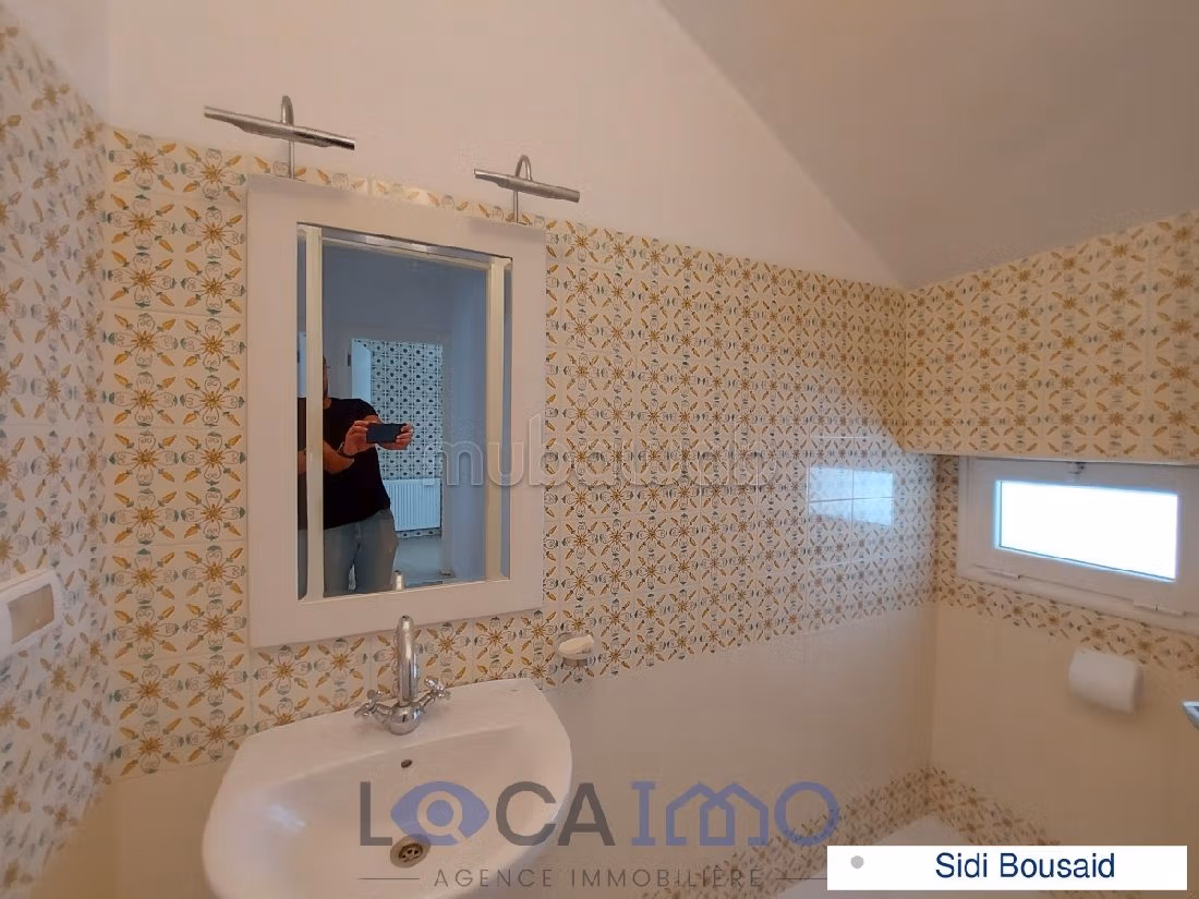 Straordinaria casa di lusso in affitto a Sidi Bousaid. 5 belle camere da letto. Cucina equipaggiata. 