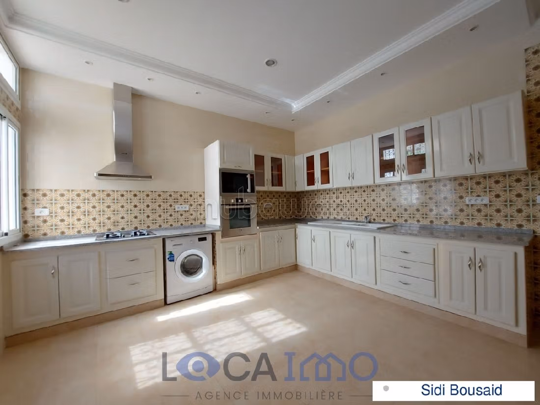 Straordinaria casa di lusso in affitto a Sidi Bousaid. 5 belle camere da letto. Cucina equipaggiata. 