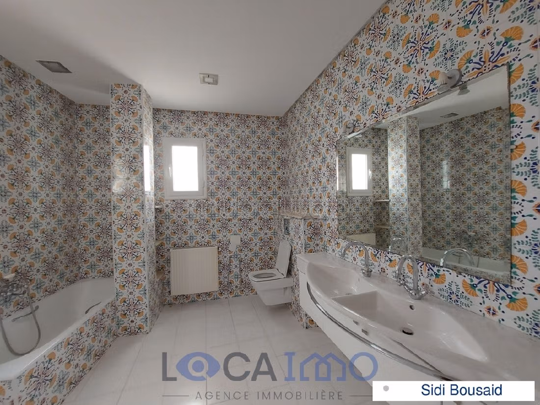 Straordinaria casa di lusso in affitto a Sidi Bousaid. 5 belle camere da letto. Cucina equipaggiata. 