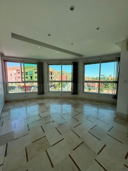 Studio de 56 en face de Victor hugo