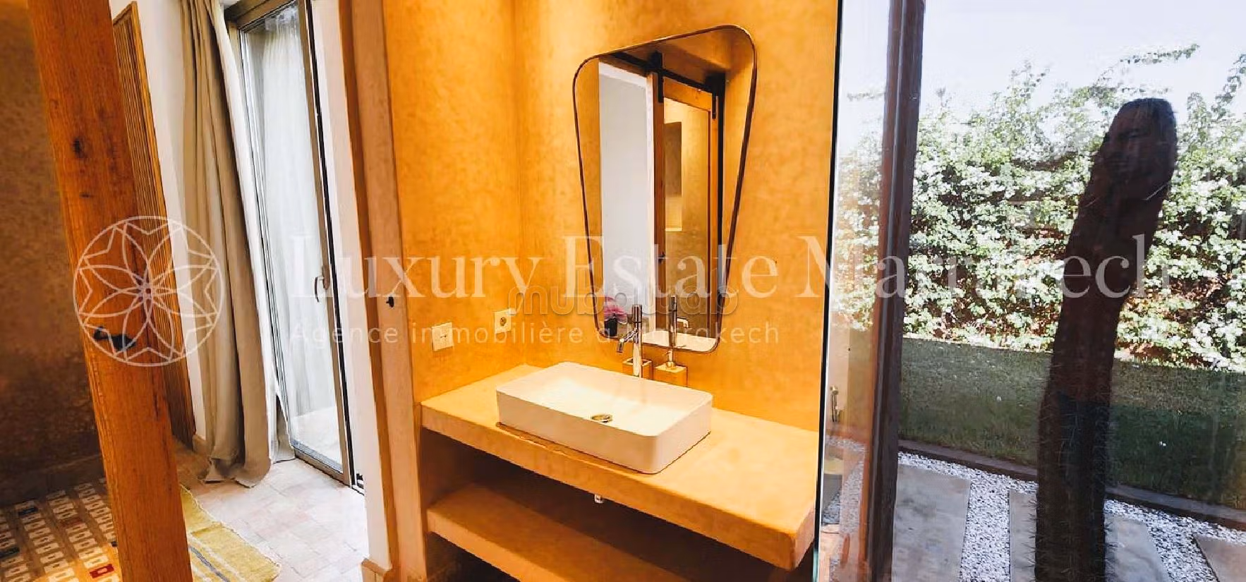 منزل ممتاز للبيع بالنخيل. المساحة 450 م². مفروشة. 