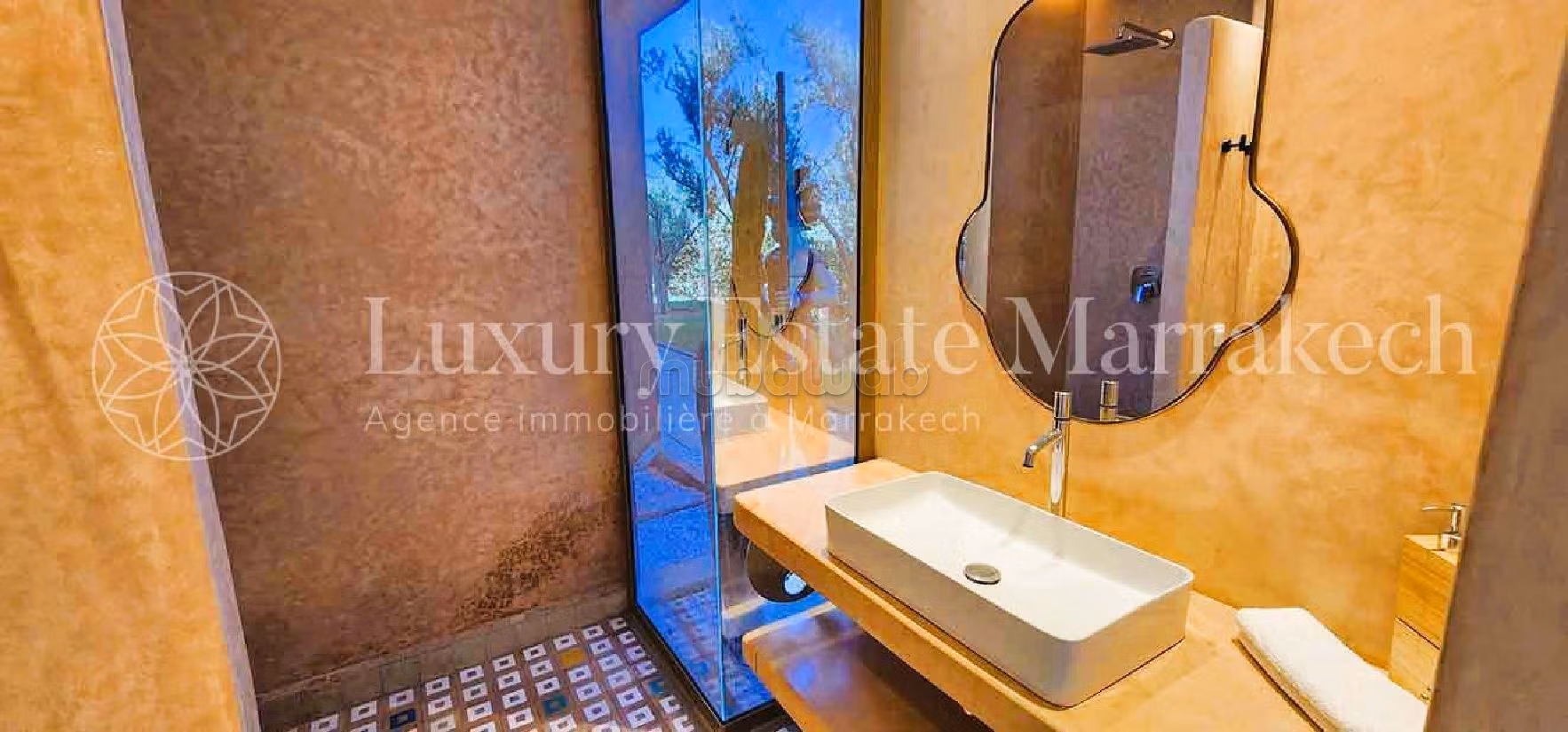 منزل ممتاز للبيع بالنخيل. المساحة 450 م². مفروشة. 