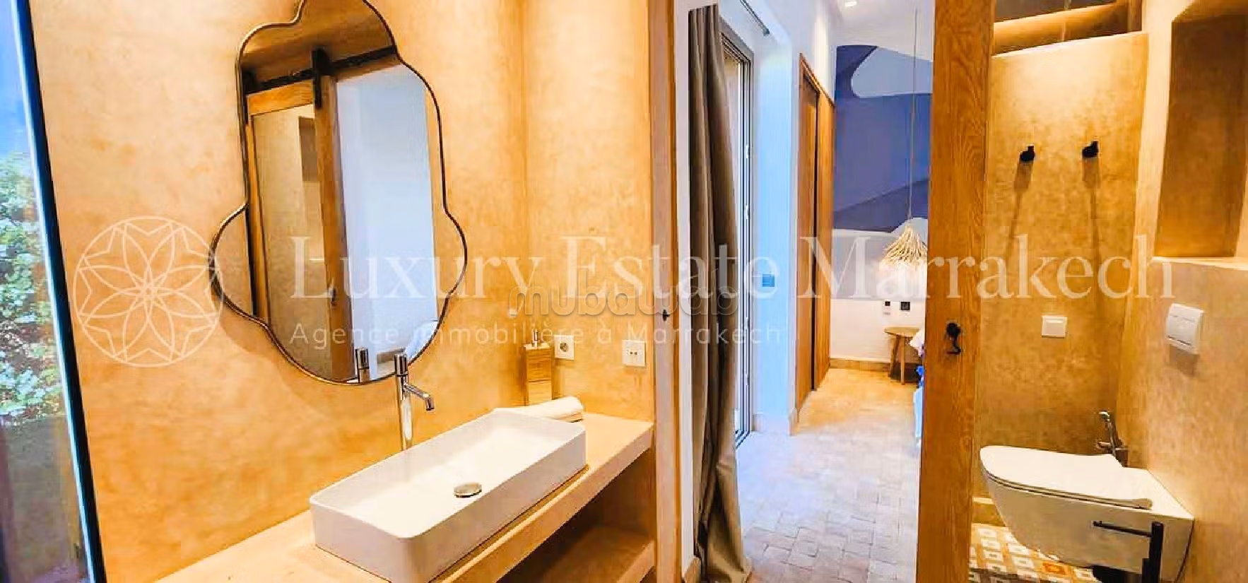 منزل ممتاز للبيع بالنخيل. المساحة 450 م². مفروشة. 