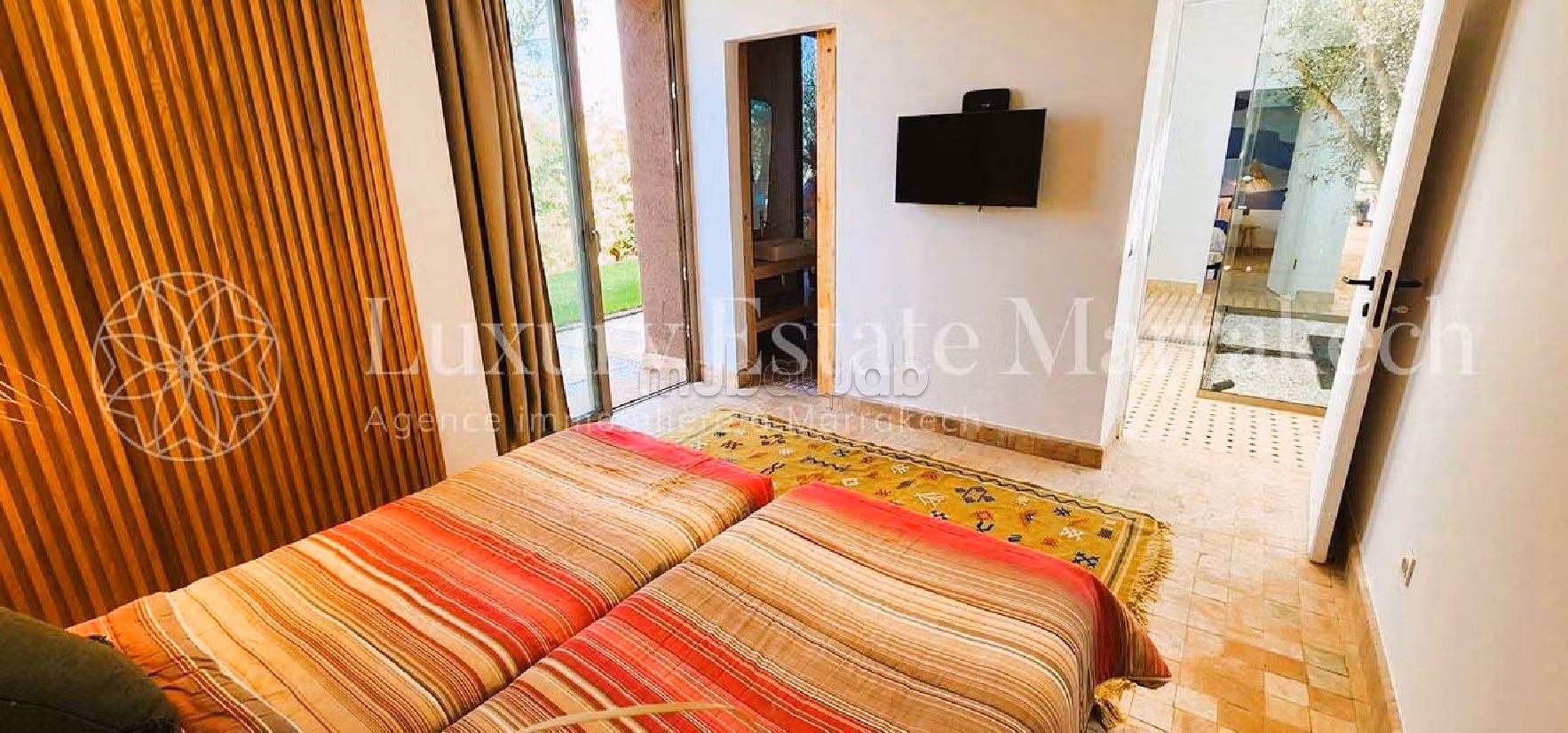 منزل ممتاز للبيع بالنخيل. المساحة 450 م². مفروشة. 