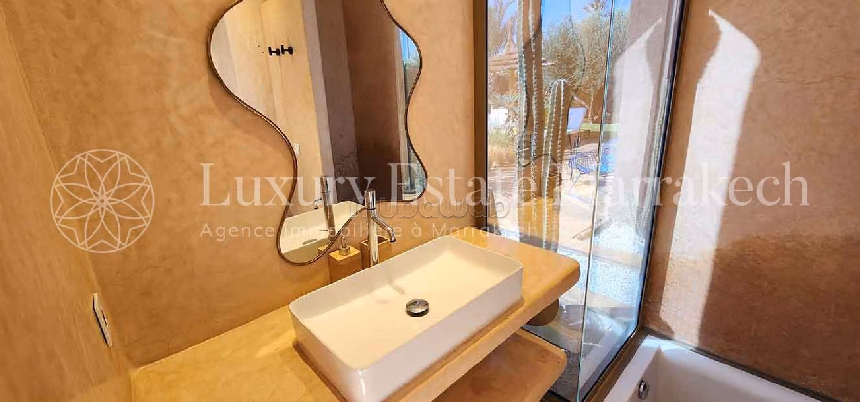 منزل ممتاز للبيع بالنخيل. المساحة 450 م². مفروشة. 