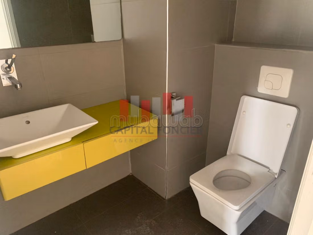 Apartment for rent in Racine. 3 beautiful rooms. With garage and lift