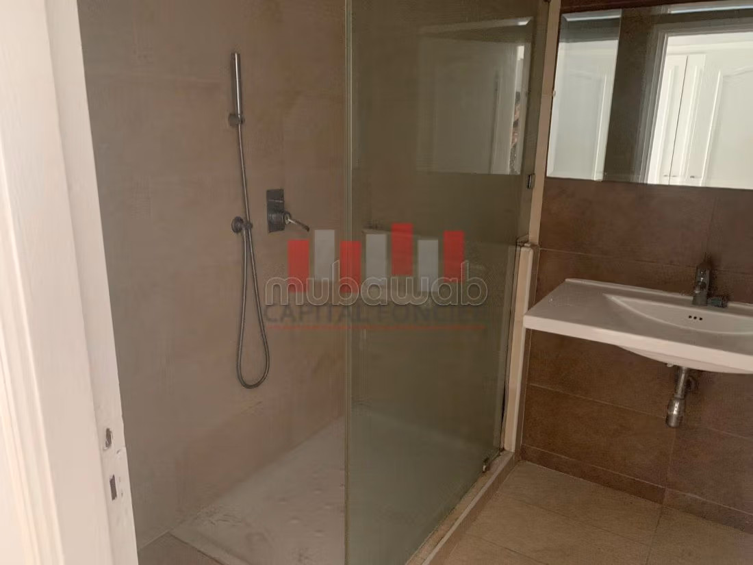 Apartment for rent in Racine. 3 beautiful rooms. With garage and lift