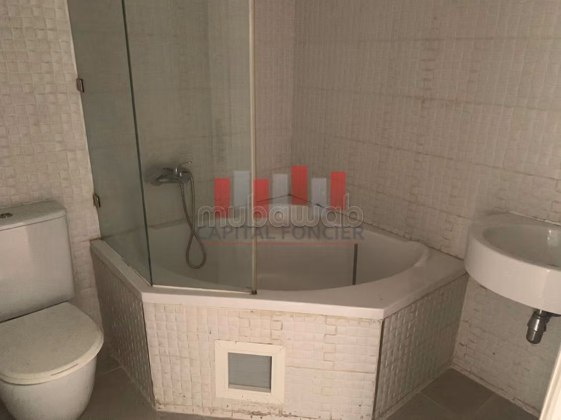 Apartment for rent in Racine. 3 beautiful rooms. With garage and lift