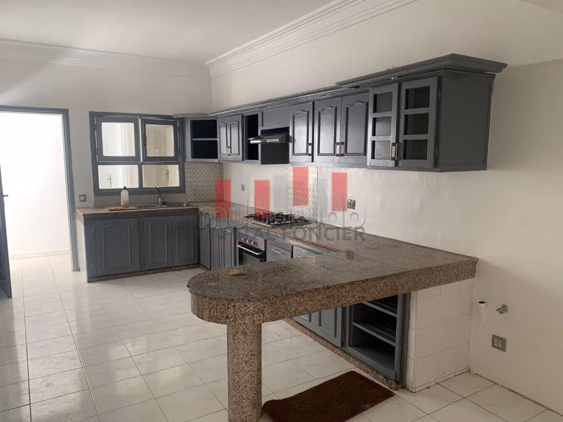 Apartment for rent in Racine. 3 beautiful rooms. With garage and lift