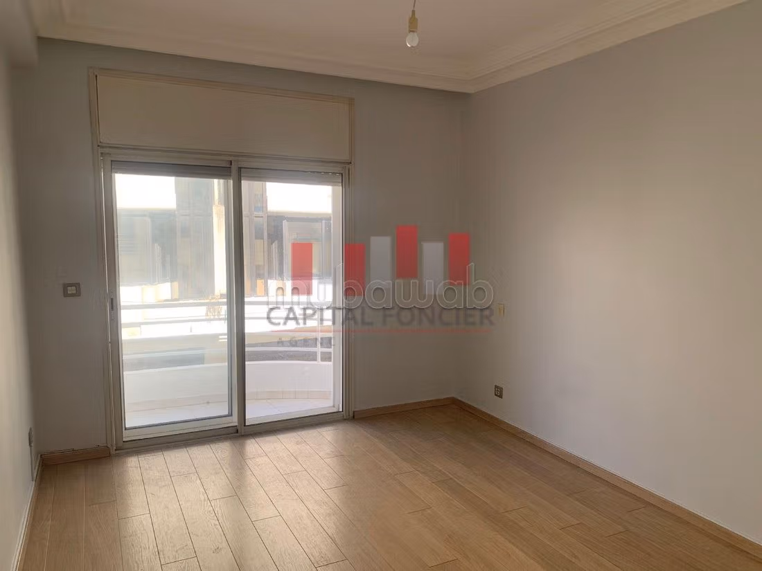 Apartment for rent in Racine. 3 beautiful rooms. With garage and lift