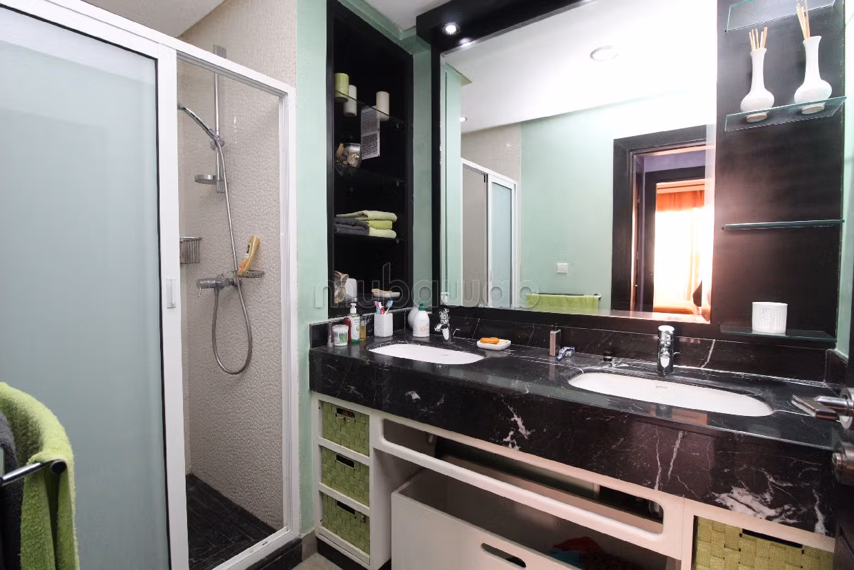 شقة للبيع ب المنطقة السياحية. 2 غرف ممتازة. نظام تكييف الهواء. 