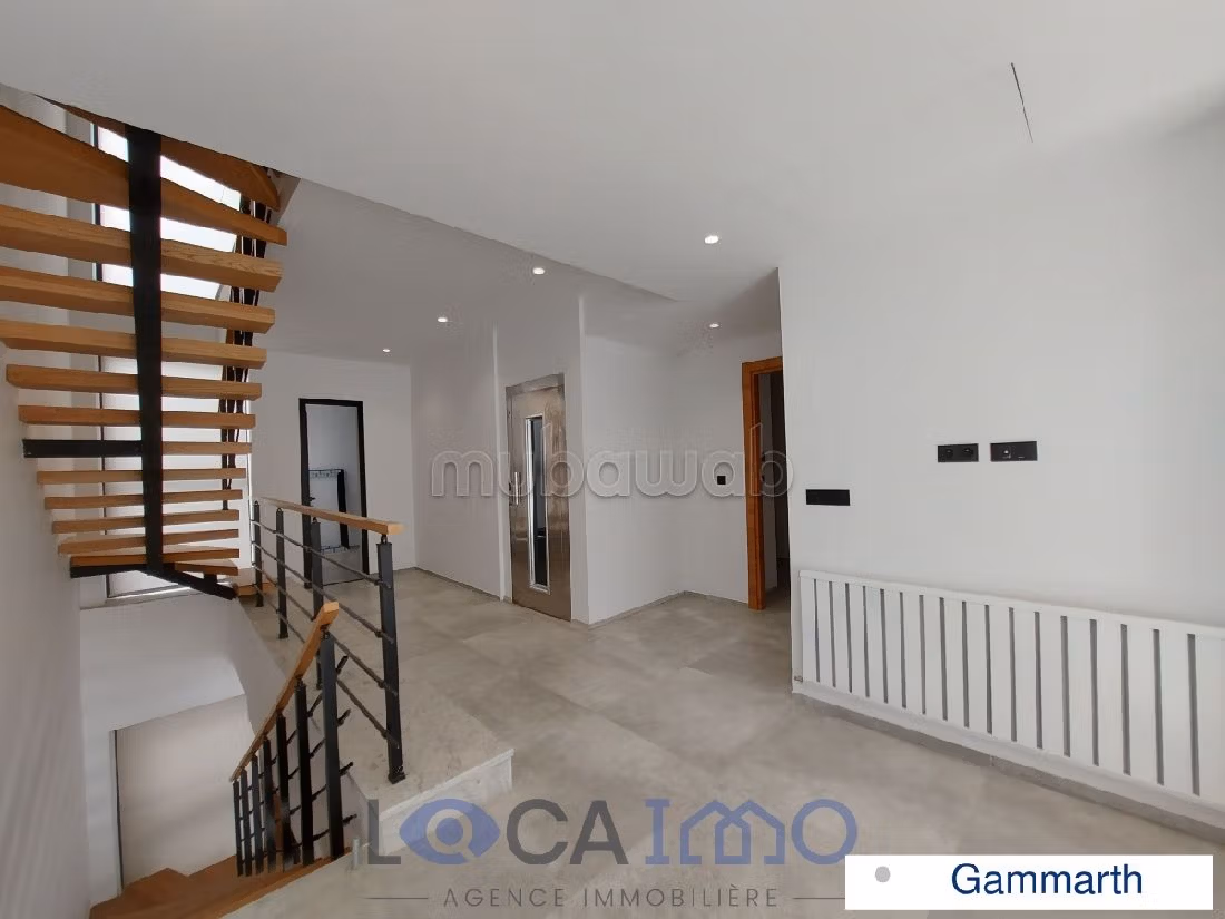 Affitto di uno splendido appartamento a Gammarth. 4 camere. Terrazzo e ascensore. 