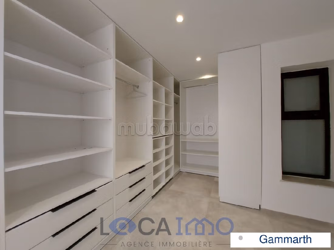 Affitto di uno splendido appartamento a Gammarth. 4 camere. Terrazzo e ascensore. 