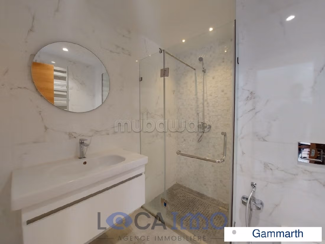 Affitto di uno splendido appartamento a Gammarth. 4 camere. Terrazzo e ascensore. 
