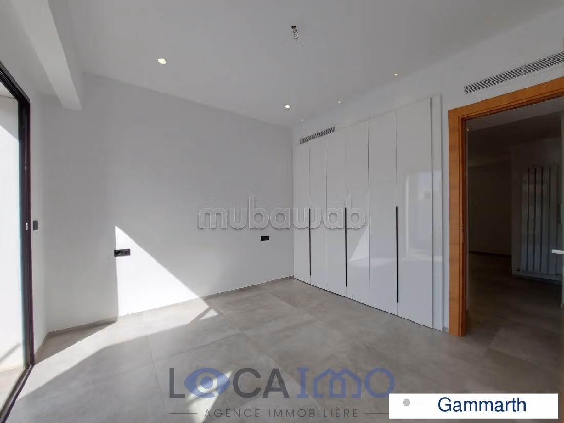 Affitto di uno splendido appartamento a Gammarth. 4 camere. Terrazzo e ascensore. 