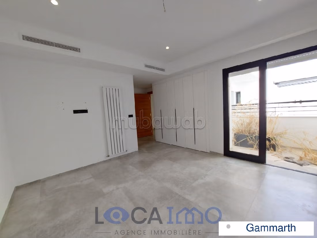 Affitto di uno splendido appartamento a Gammarth. 4 camere. Terrazzo e ascensore. 
