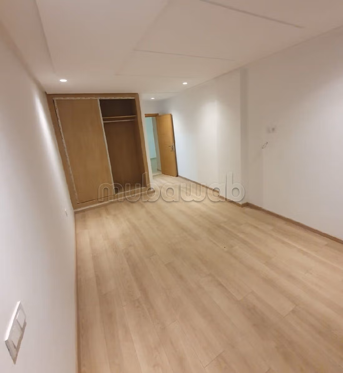 Vendita di un bell'appartamento a Aïn Sebaâ. 3 camere. Con garage e ascensore