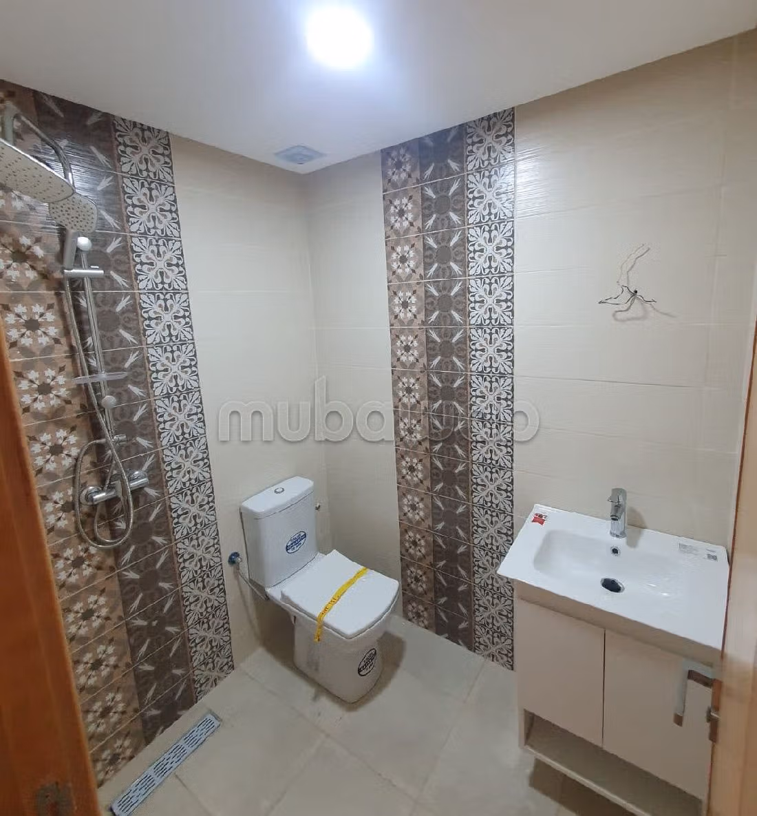 Vendita di un bell'appartamento a Aïn Sebaâ. 3 camere. Con garage e ascensore