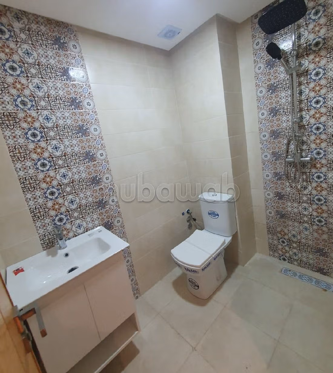 Vendita di un bell'appartamento a Aïn Sebaâ. 3 camere. Con garage e ascensore