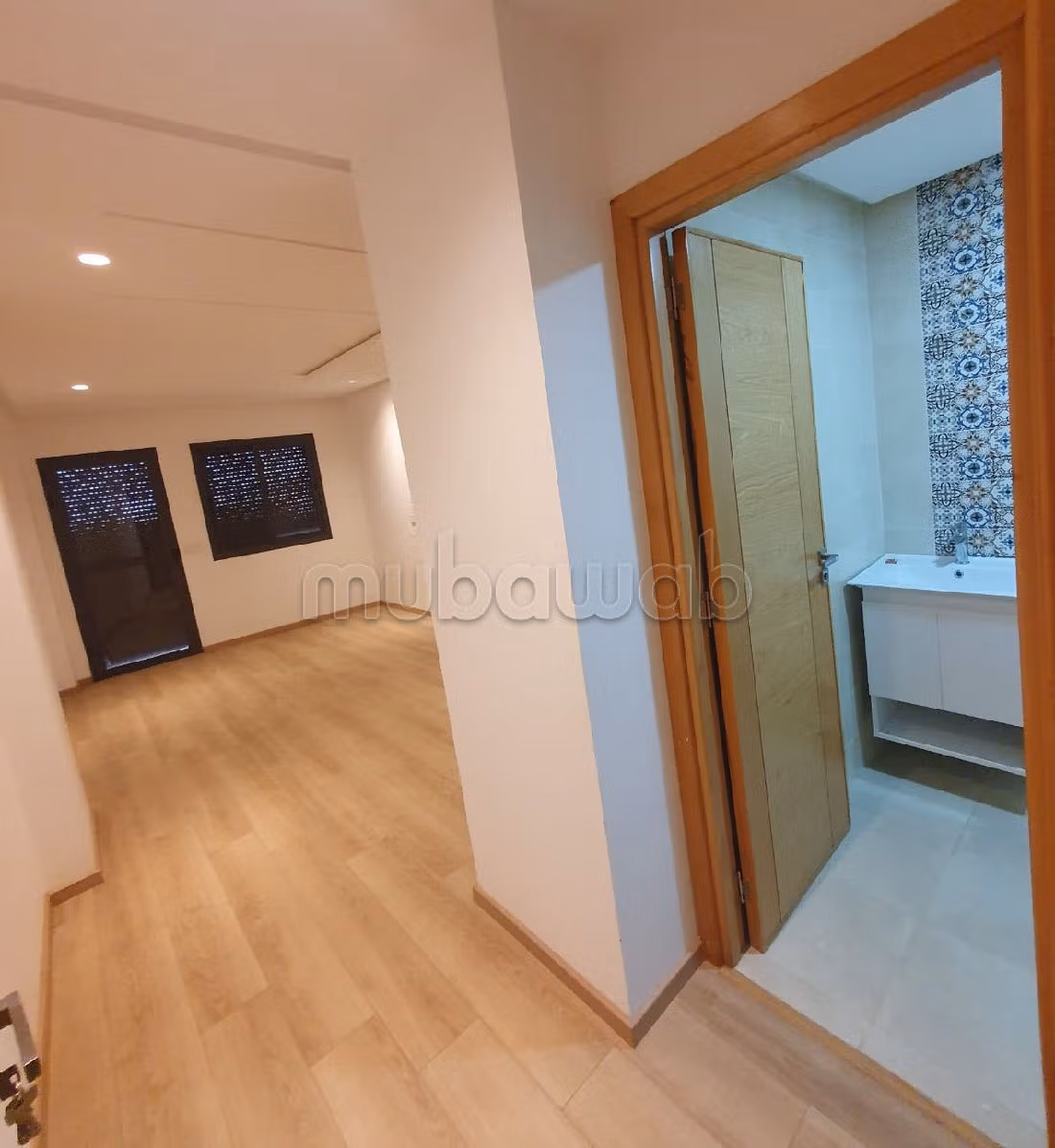 Beautiful apartment for sale in Zone Industrielle Oukacha. 5 large living areas. With Lift, Carpark