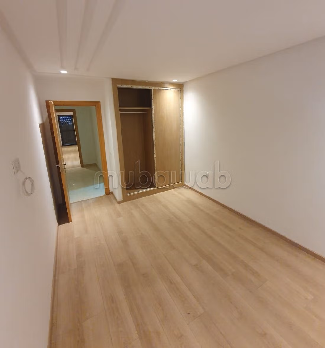 Beautiful apartment for sale in Zone Industrielle Oukacha. 5 large living areas. With Lift, Carpark