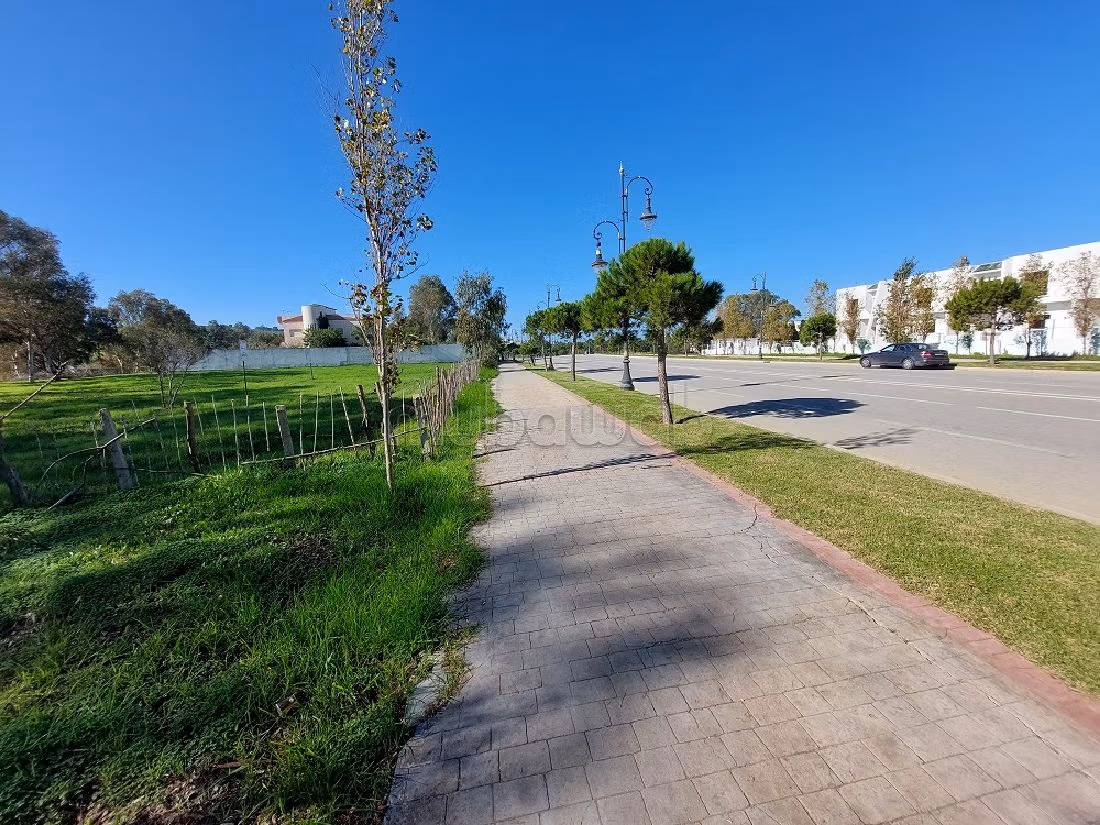 Nu te koop in Rmilat. Oppervlakte 1216 m². 