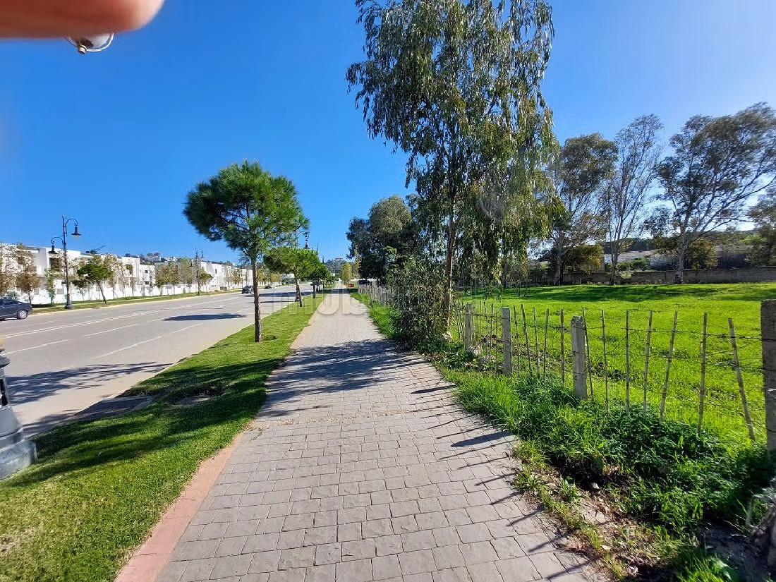 Nu te koop in Rmilat. Oppervlakte 1216 m². 