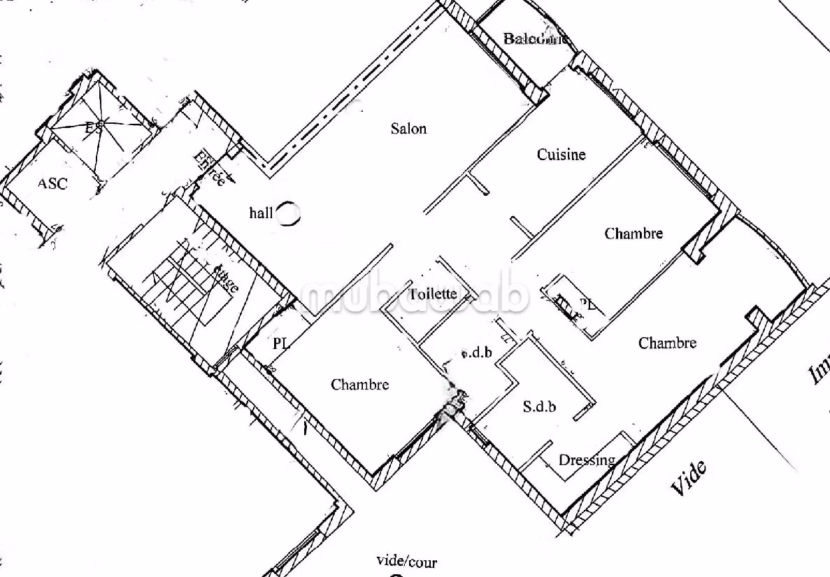 شقة رائعة للبيع ب قبيبات. 5 غرف كبيرة. مع مصعد وشرفة