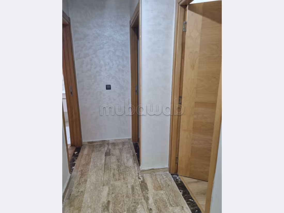 Appartementen om te huren in Roches Noires. 4 Ruimtes. Conciërgeservice en airconditioning. 
