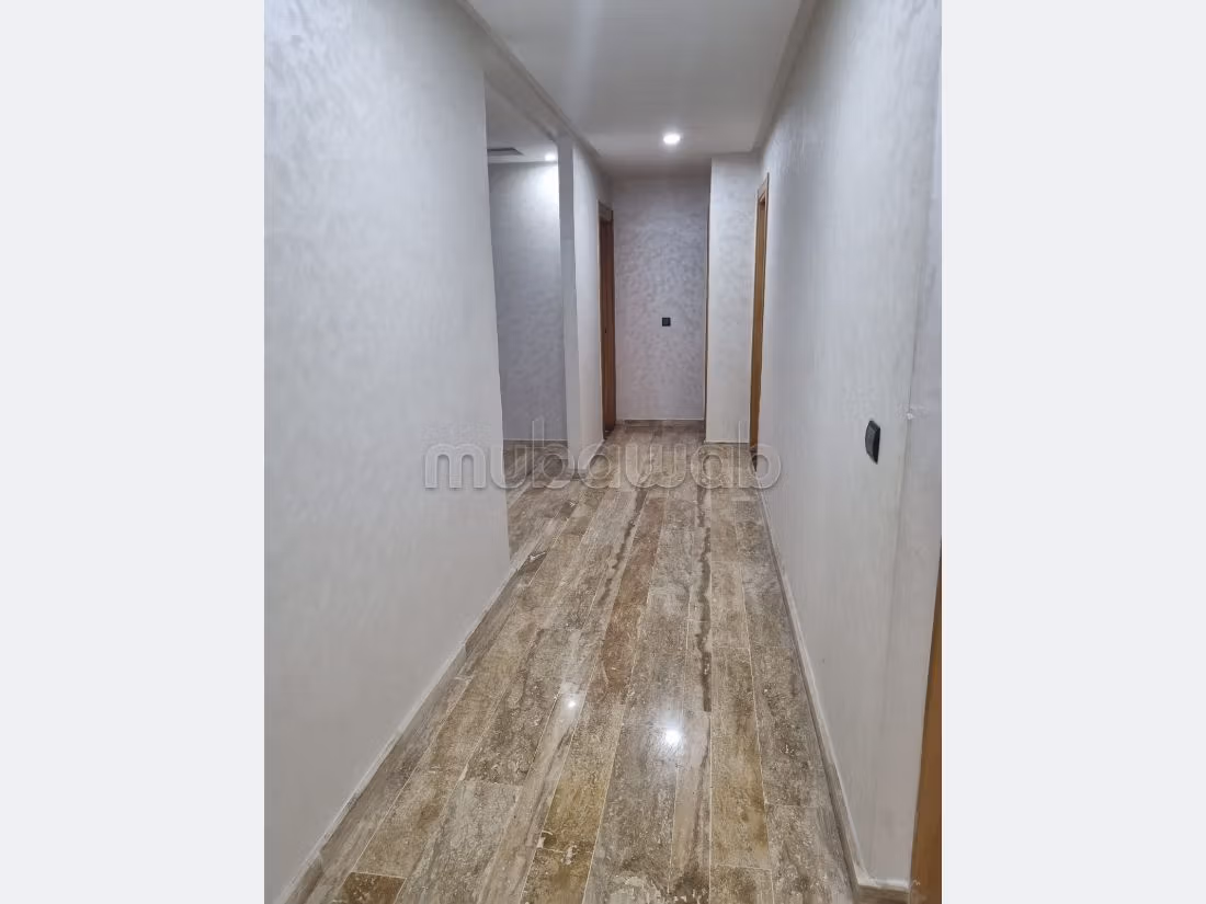 Appartementen om te huren in Roches Noires. 4 Ruimtes. Conciërgeservice en airconditioning. 