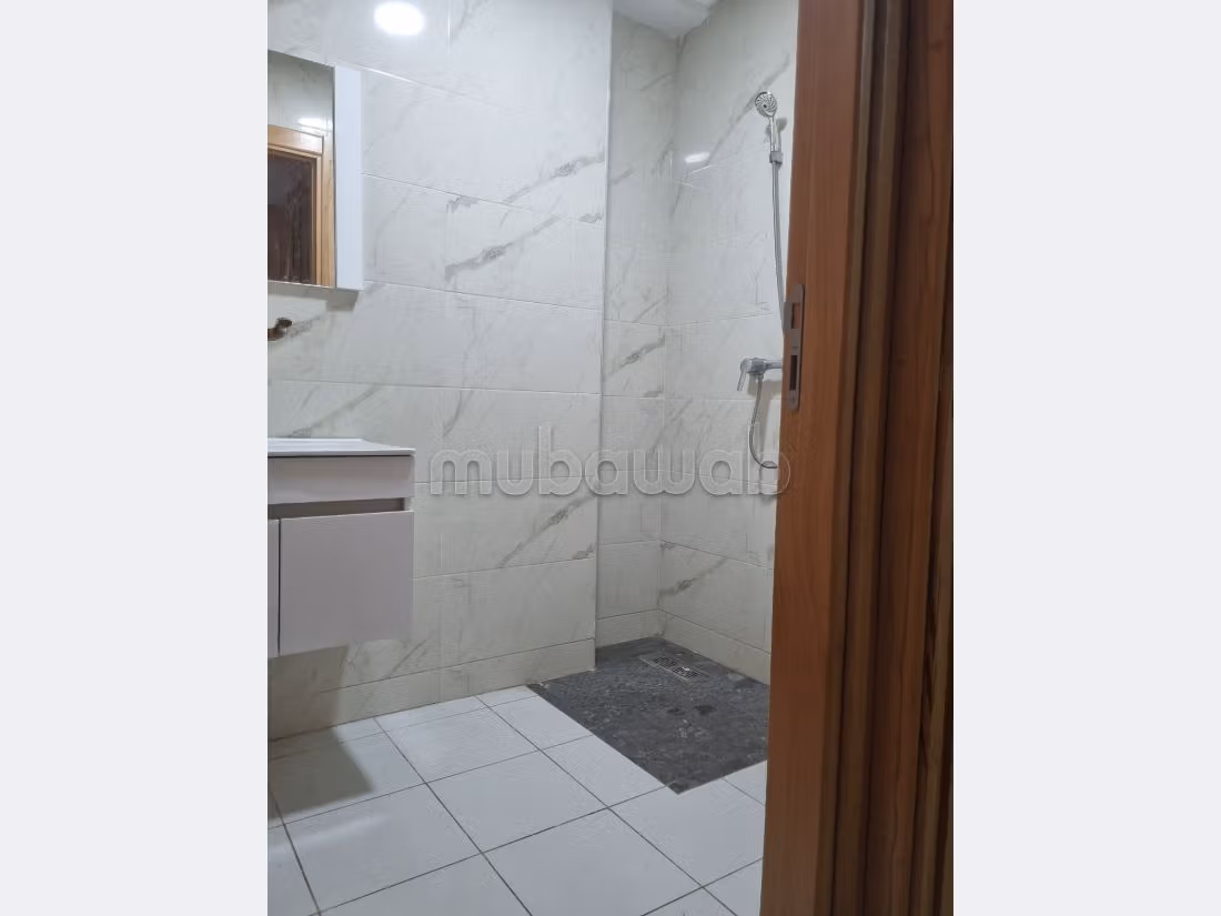 Appartementen om te huren in Roches Noires. 4 Ruimtes. Conciërgeservice en airconditioning. 