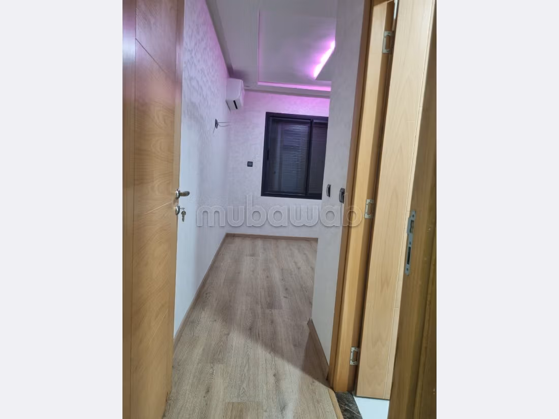 Appartementen om te huren in Roches Noires. 4 Ruimtes. Conciërgeservice en airconditioning. 
