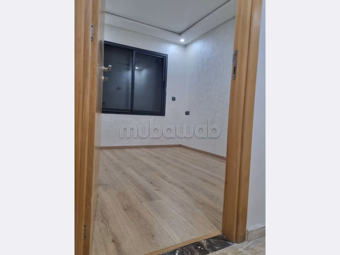 Appartementen om te huren in Roches Noires. 4 Ruimtes. Conciërgeservice en airconditioning. 