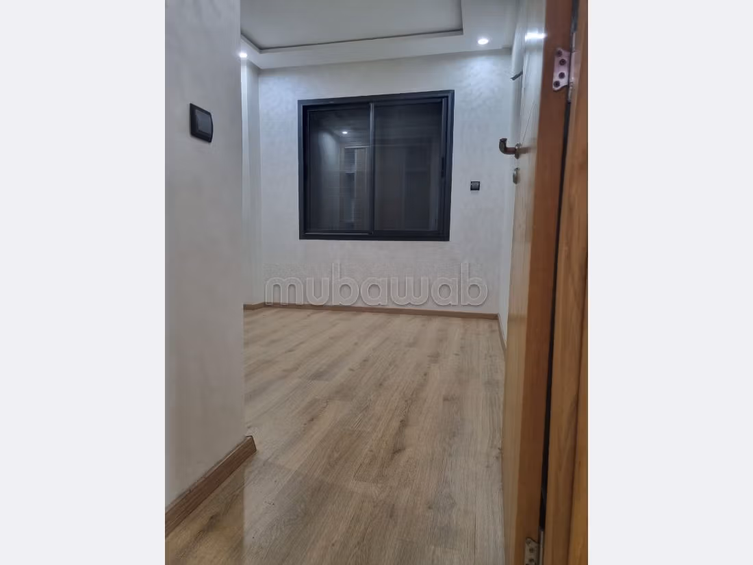 Appartementen om te huren in Roches Noires. 4 Ruimtes. Conciërgeservice en airconditioning. 