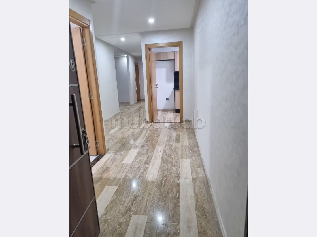 Appartementen om te huren in Roches Noires. 4 Ruimtes. Conciërgeservice en airconditioning. 