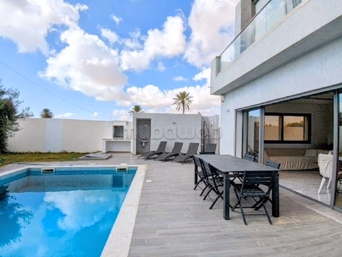 Fabulous villa for sale in Djerba. 3 beautiful rooms. Well decorated