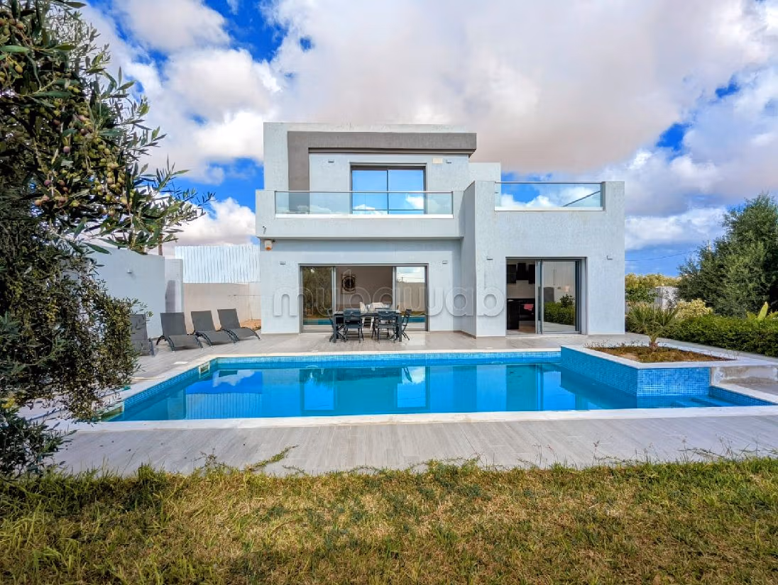Fabulous villa for sale in Djerba. 3 beautiful rooms. Well decorated