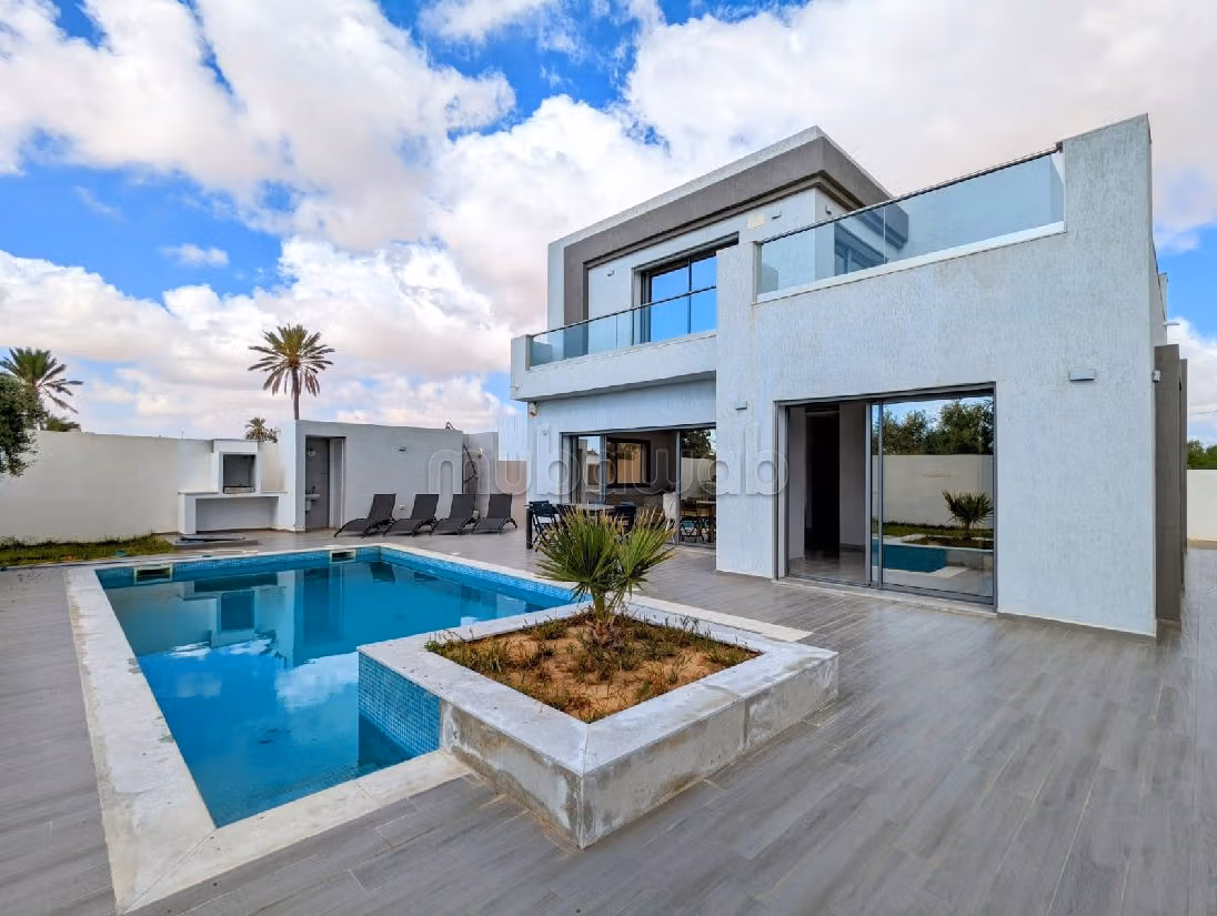 Fabulous villa for sale in Djerba. 3 beautiful rooms. Well decorated