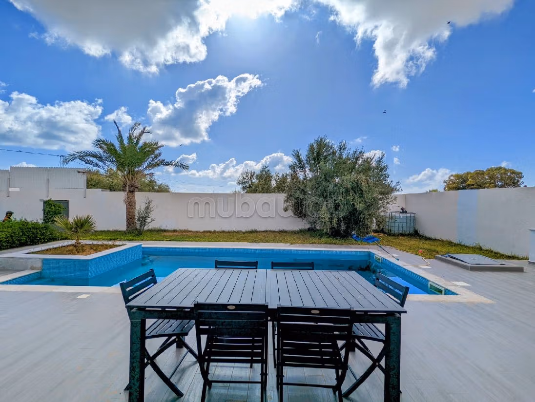 Fabulous villa for sale in Djerba. 3 beautiful rooms. Well decorated