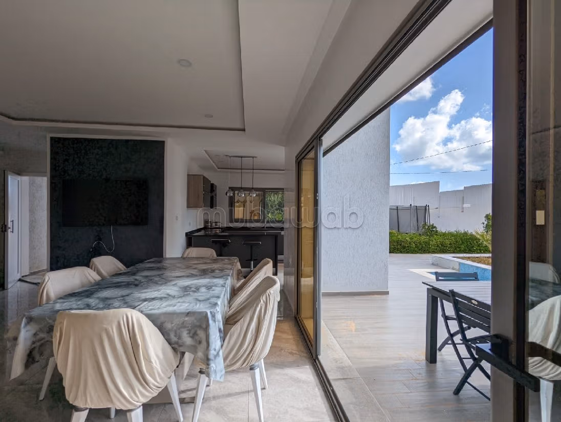Fabulous villa for sale in Djerba. 3 beautiful rooms. Well decorated