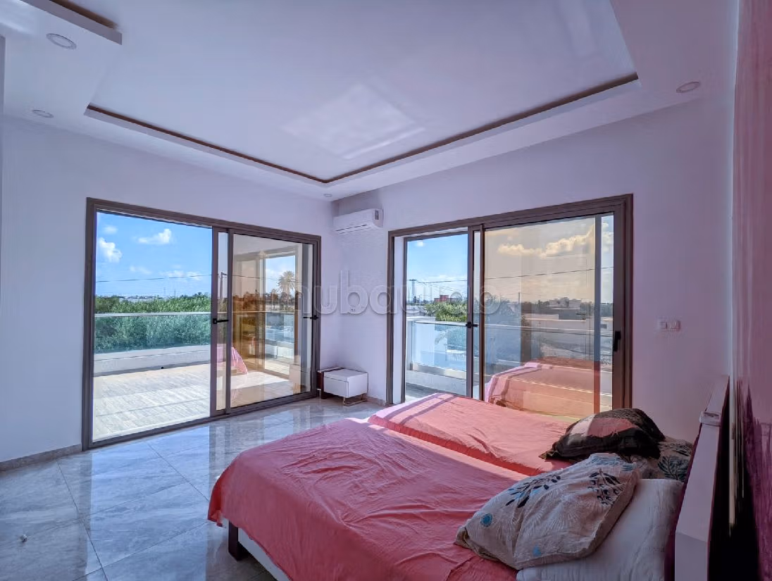 Fabulous villa for sale in Djerba. 3 beautiful rooms. Well decorated