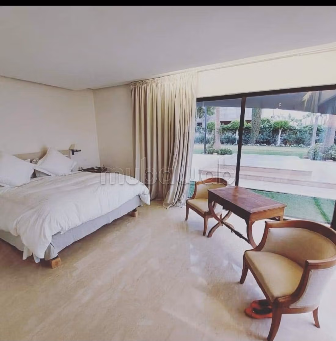 Residenza di lusso in vendita a Sidi Youssef. 4 camere. Antenna parabolica e impianto di videosorveglianza.