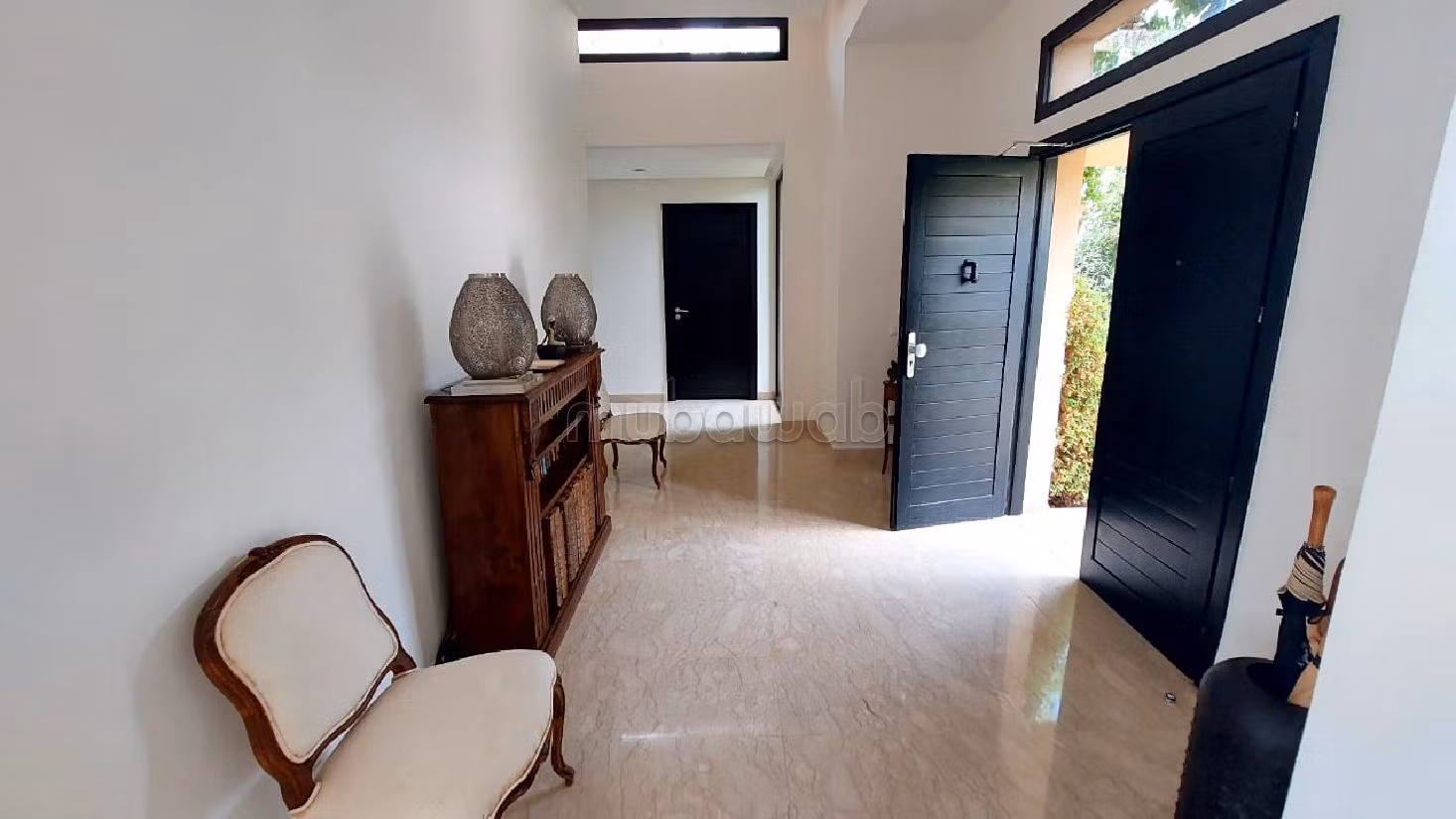 Residenza di lusso in vendita a Sidi Youssef. 4 camere. Antenna parabolica e impianto di videosorveglianza.